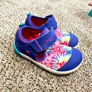 Merrell girls shoes, toddler size 6.